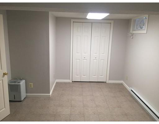 70 Tyler St, Springfield, MA 01109 photo 16