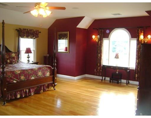 30 Colts Xing, Canton, MA 02021 photo 11