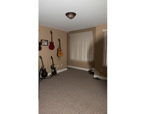 423 Detroit St, Fall River, MA 02721 photo 9