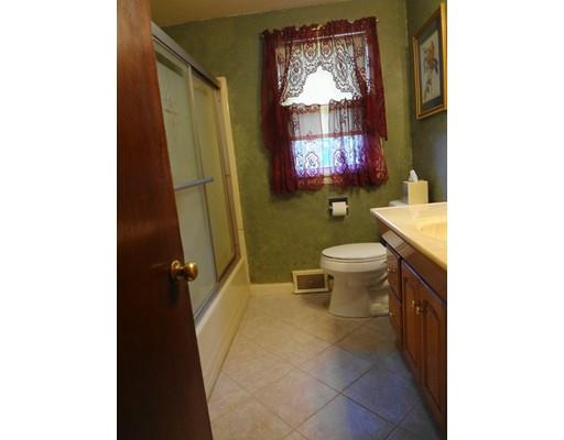 41 Beesley Ave, Chicopee, MA 01013 photo 10
