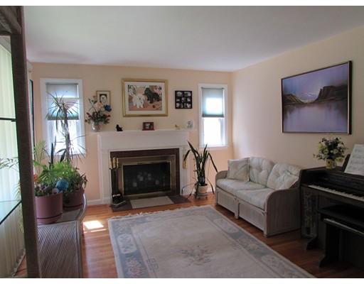 18 Michigan St, Springfield, MA 01151 photo 4