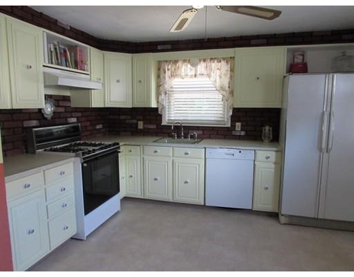 18 Michigan St, Springfield, MA 01151 photo 2