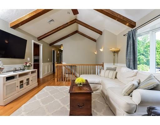 14 Everett St, Norfolk, MA 02056 photo 3