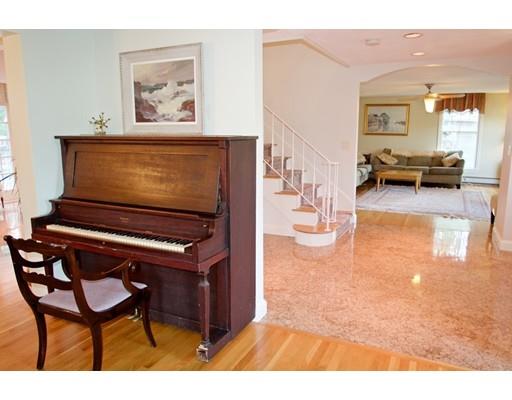 12 Lucia Rd, Marblehead, MA 01945 photo 8