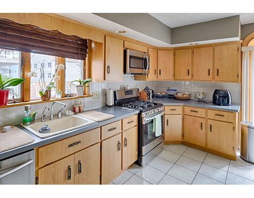 35 Myrtle St, Everett, MA 02149 photo 2