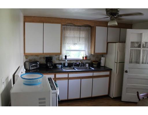 31 Nelson St, Chicopee, MA 01013 photo 4