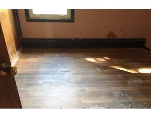 71 Cornwall St, Springfield, MA 01104 photo 9