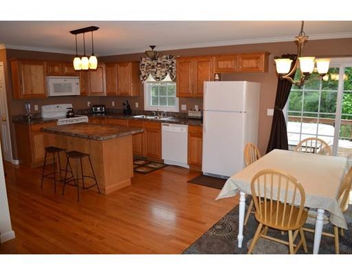 83 Stuart St, Springfield, MA 01119 photo 7