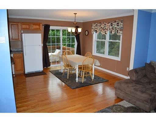 83 Stuart St, Springfield, MA 01119 photo 6