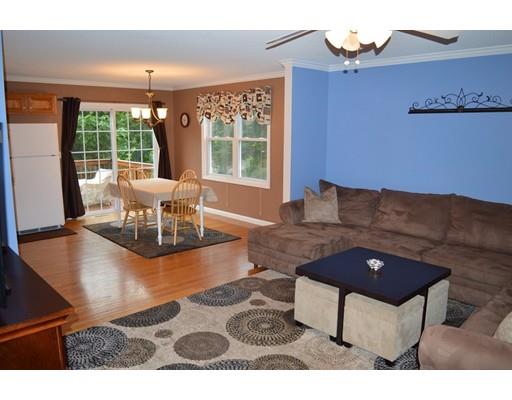 83 Stuart St, Springfield, MA 01119 photo 3