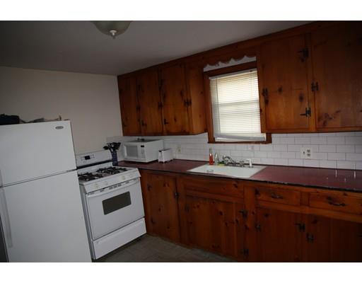 16 Saint James Cir, Springfield, MA 01104 photo 3