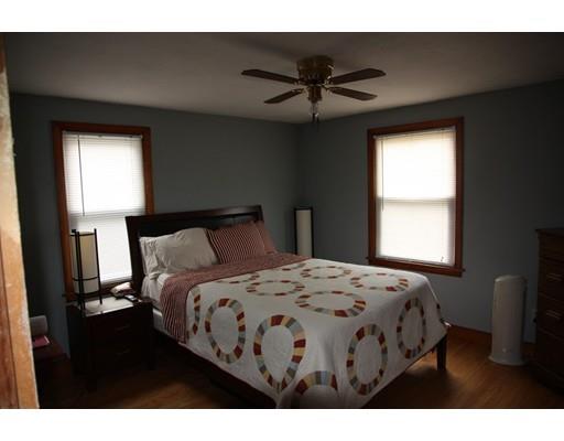 16 Saint James Cir, Springfield, MA 01104 photo 4