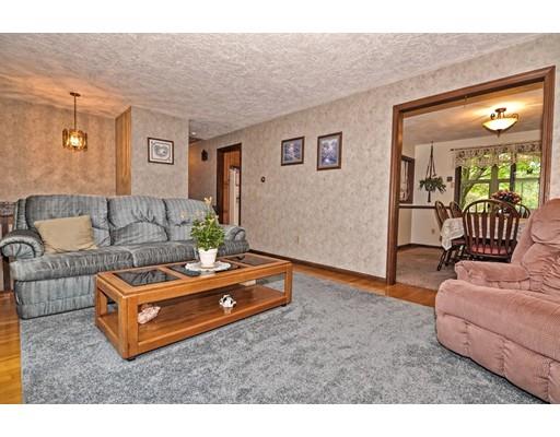 37 Oak Dr, Upton, MA 01568 photo 9