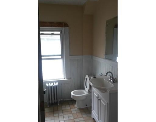 27 Bloomfield St, Springfield, MA 01108 photo 4