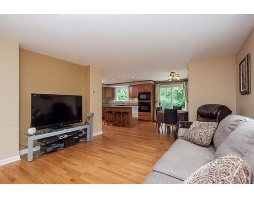 49 Hudson St, Springfield, MA 01118 photo 7