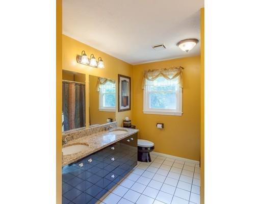 76 Scott Dr E, Raynham, MA 02767 photo 15