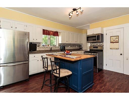 17 Spring St, Reading, MA 01867 photo 3