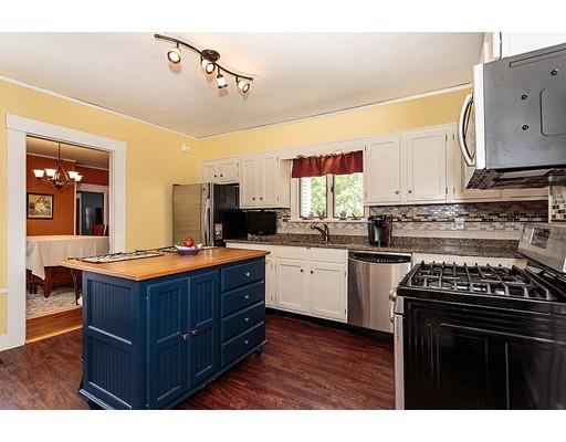 17 Spring St, Reading, MA 01867 photo 4