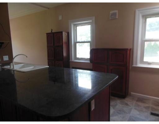 24 Locust Ave, Worcester, MA 01604 photo 4