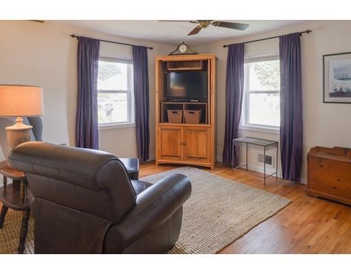 14 Windsor Rd, Beverly, MA 01915 photo 8