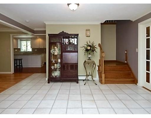 4 Walnut St, Upton, MA 01568 photo 2
