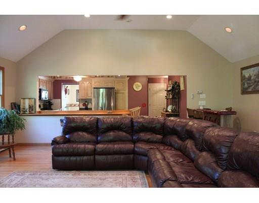 23 Warren Rd, Upton, MA 01568 photo 6