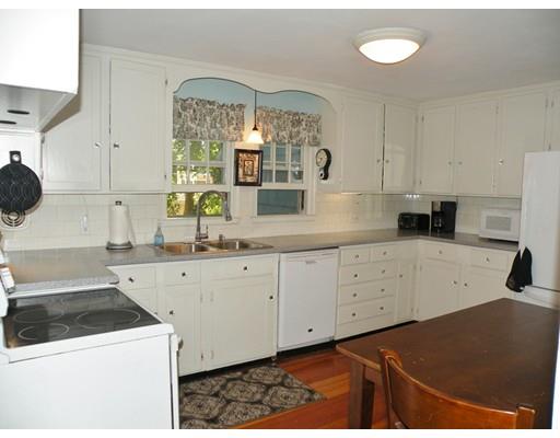 17 Saxon Rd, Worcester, MA 01602 photo 4