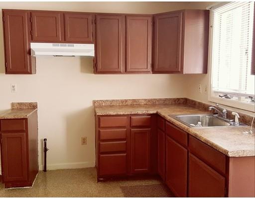 128 Cedar St, Springfield, MA 01105 photo 4