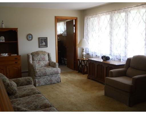 10 Groton St, Springfield, MA 01129 photo 3
