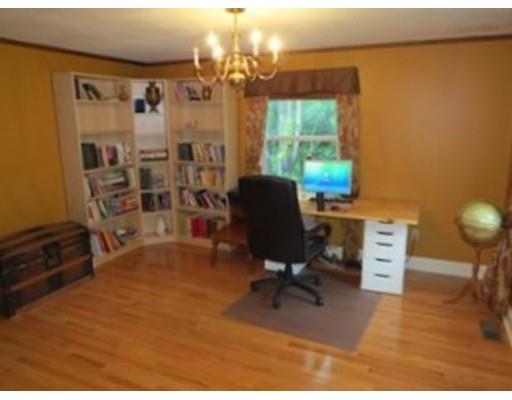 64 Oak Hollow Rd, Springfield, MA 01128 photo 6