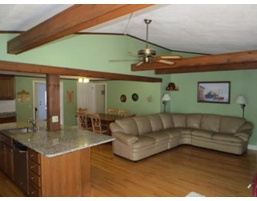64 Oak Hollow Rd, Springfield, MA 01128 photo 4