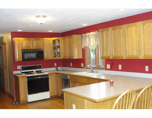 5 Raphael St, Worcester, MA 01604 photo 4