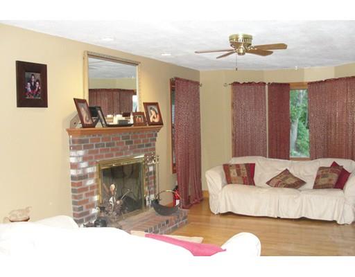 5 Raphael St, Worcester, MA 01604 photo 9