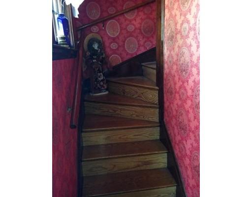 8 Cedar St, Everett, MA 02149 photo 2