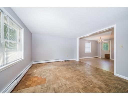 115 Lois St, Springfield, MA 01109 photo 5