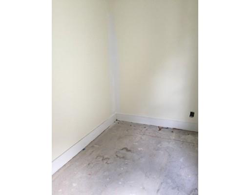 38 Grant St, Springfield, MA 01109 photo 9