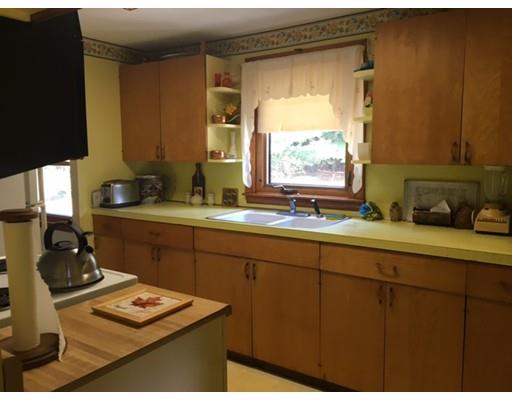 131 Kerry Dr, Springfield, MA 01118 photo 9