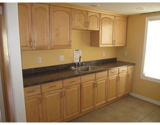 93 Stuart St, Springfield, MA 01119 photo 10