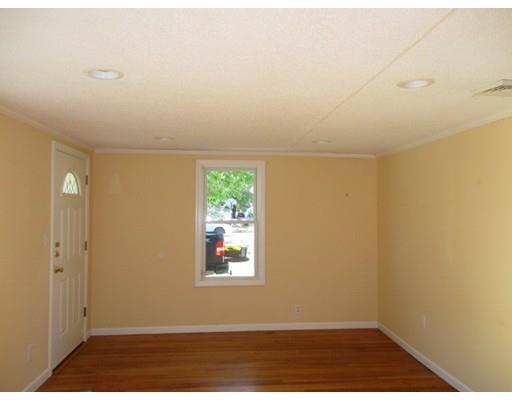 93 Stuart St, Springfield, MA 01119 photo 6