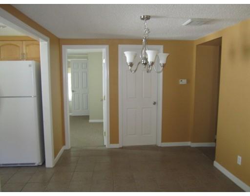 93 Stuart St, Springfield, MA 01119 photo 8