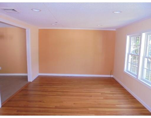 93 Stuart St, Springfield, MA 01119 photo 5