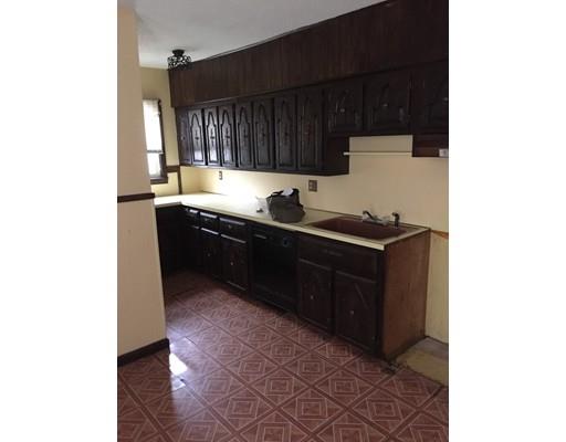 20 Denton Cir, Springfield, MA 01104 photo 2