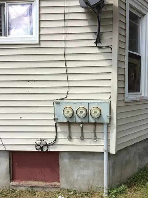 22-24 Crane St, Springfield, MA 01104 photo 4