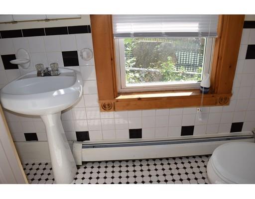 33 Beech St, Lowell, MA 01850 photo 4