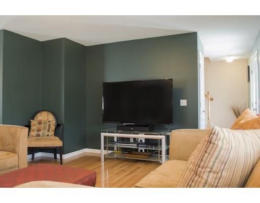 252 Christopher Dr, Springfield, MA 01119 photo 7