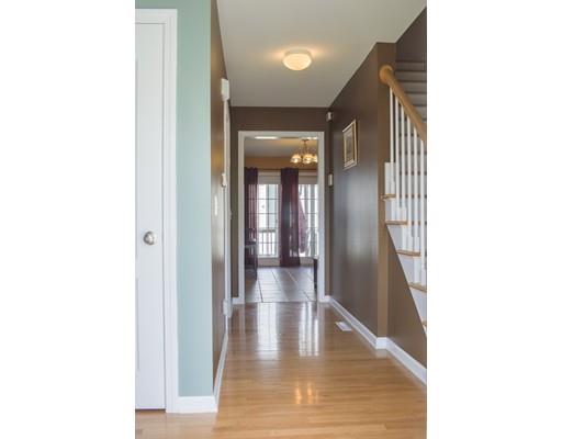 252 Christopher Dr, Springfield, MA 01119 photo 2