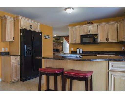 252 Christopher Dr, Springfield, MA 01119 photo 9
