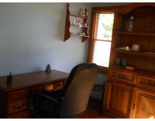 102 Parkerview St, Springfield, MA 01129 photo 9