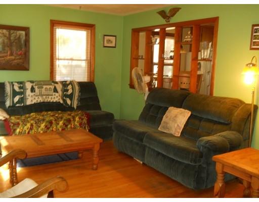 102 Parkerview St, Springfield, MA 01129 photo 4