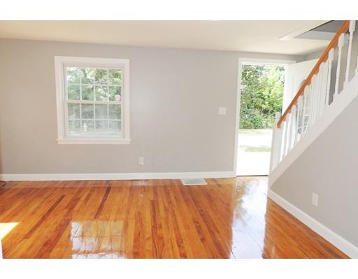 55 Linnell St, Springfield, MA 01104 photo 2